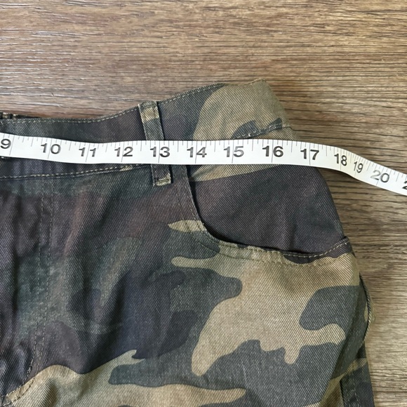 Shein men’s stretch cargo camo shorts - Picture 4 of 5